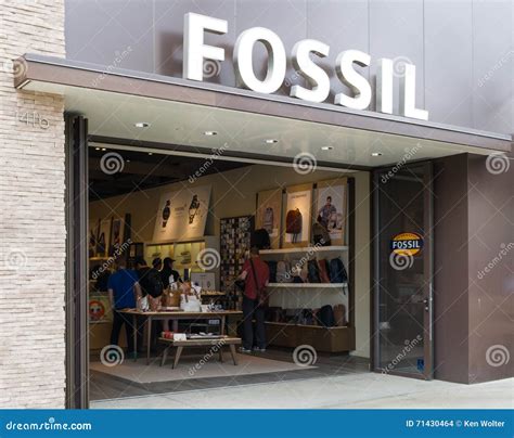 fossil outlets near me.